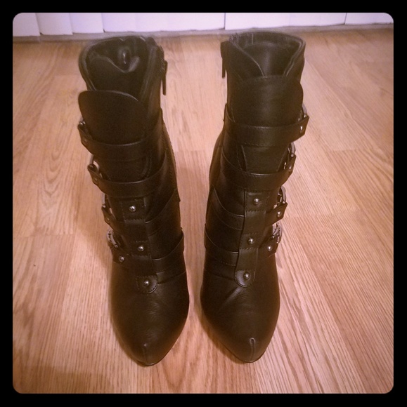 Black  ankle bootie with buckles - Picture 1 of 3